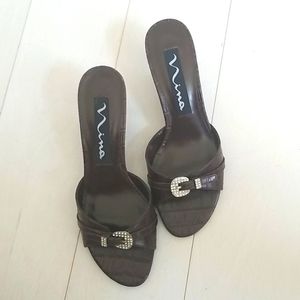 Adorable slip on heels NWOT